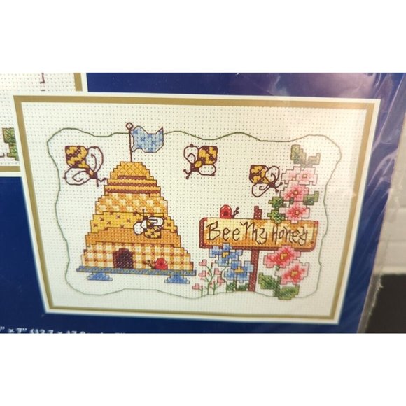 VTG NOS Bucilla Counted Cross Stitch 42623 The Beesknee Bumblebee Flowers - Picture 3 of 6